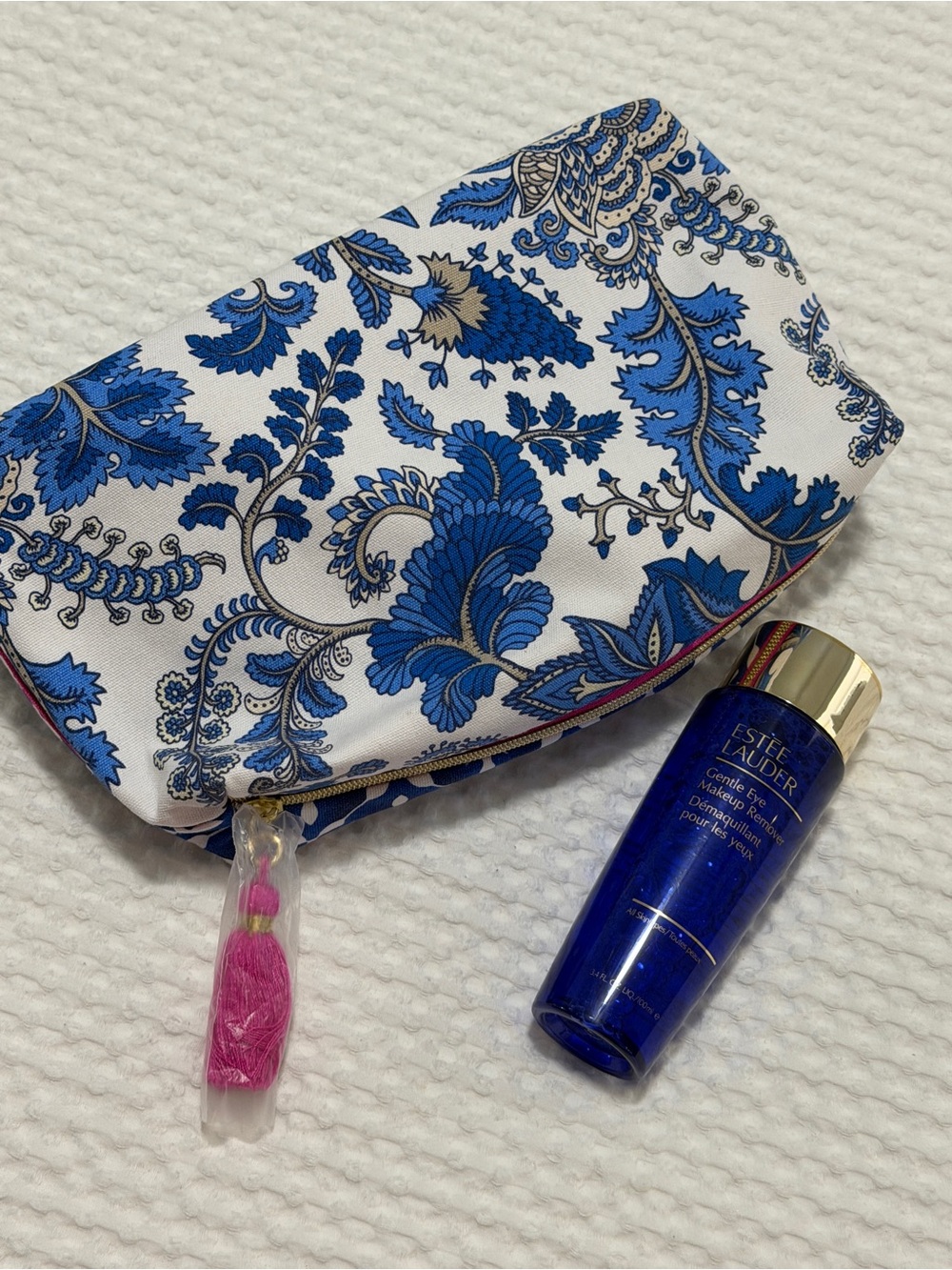 Estee Lauder Blue & White Floral Cosmetic Pouch & makeup remover.